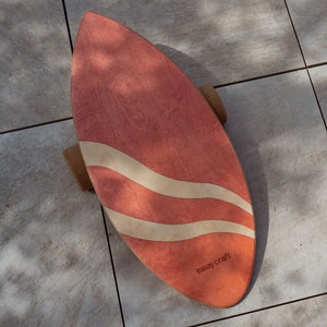 Balance Board Wave erdbeerrot auf Keramik Fliessen